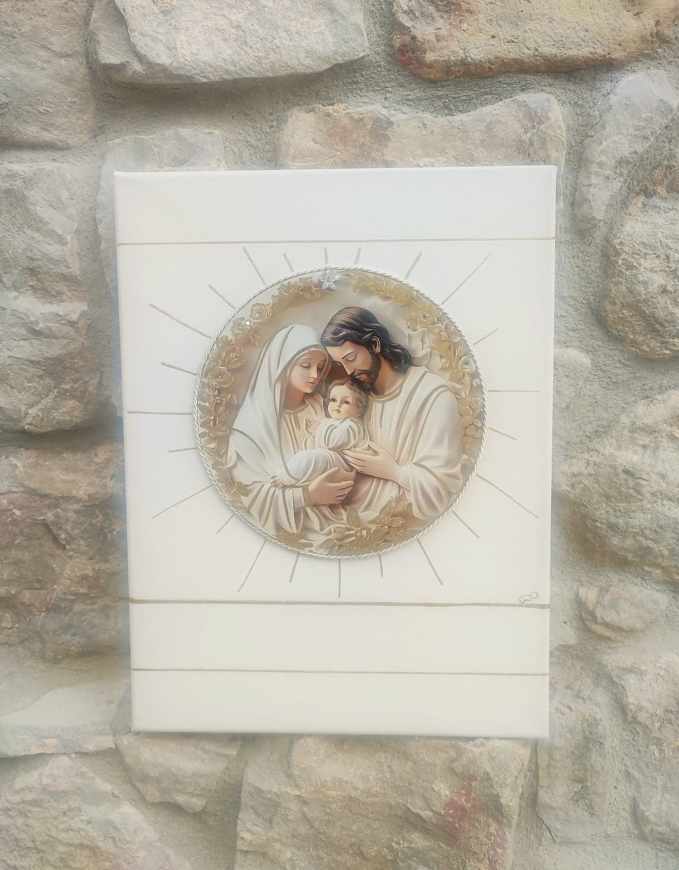 Capezzale su Tela 30x40 cm con Applicazione in Legno Stampato 20x20 cm, Sacra Famiglia, Decorazione Religiosa da Parete con spessore tela 1,5 e perfili dorati