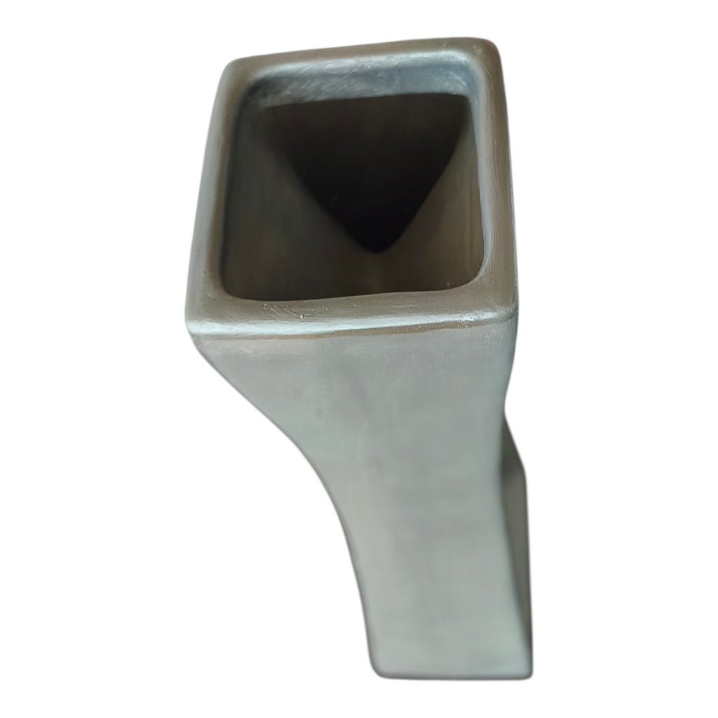 Vaso in Ceramica Dipinta a Mano – Colore Argento Opaco