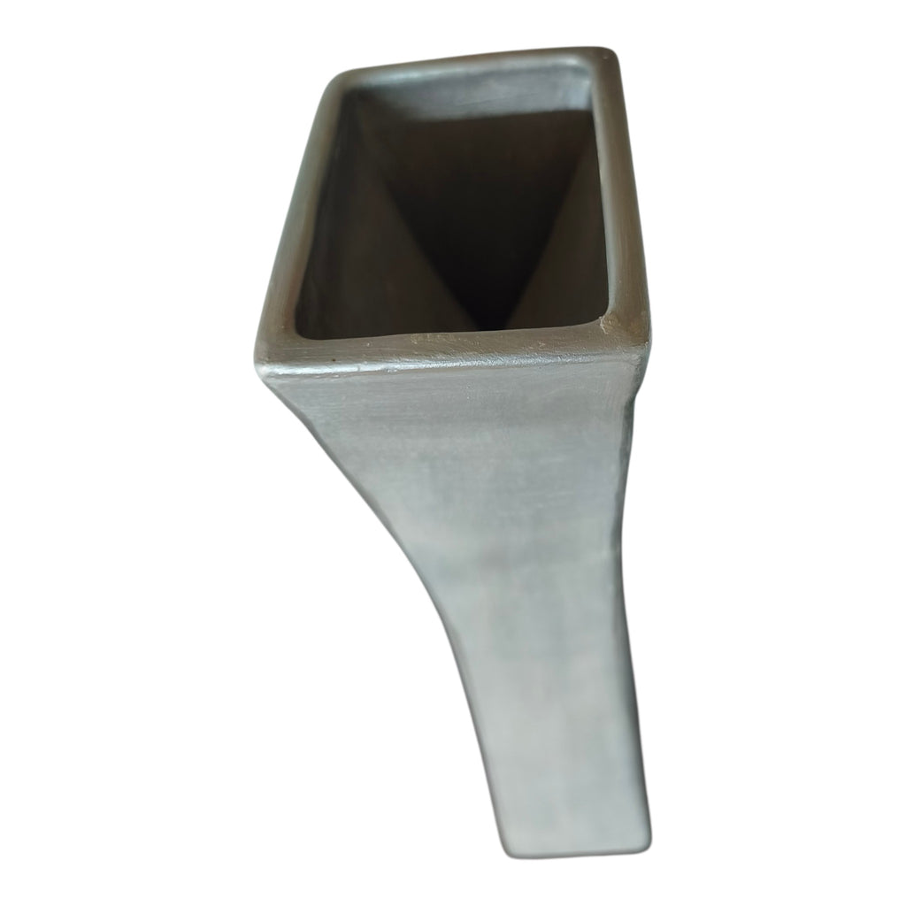 Vaso in Ceramica Dipinta a Mano – Colore Argento Opaco
