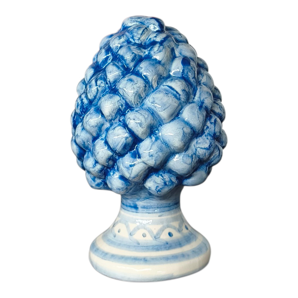 Pigna in Ceramica Dipinta a Mano – Sfumature Blu con Piccolo Decoro