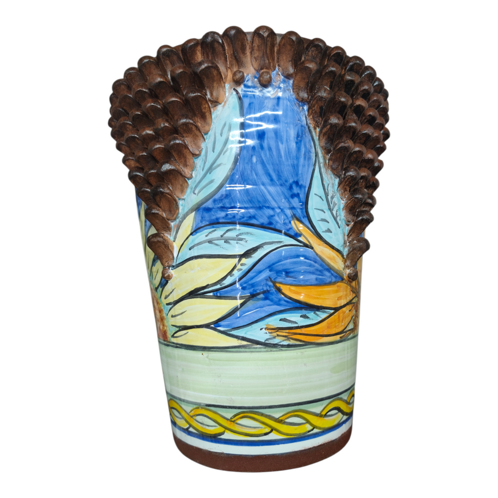 Vaso in Ceramica Decorativo Dipinto a Mano con Motivo Girasole e Pigna, Finitura color Legno, 35 cm Altezza, 29 cm Larghezza.